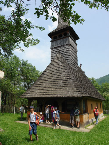 Foto biserica monument Valea Loznei (c) eMaramures.ro